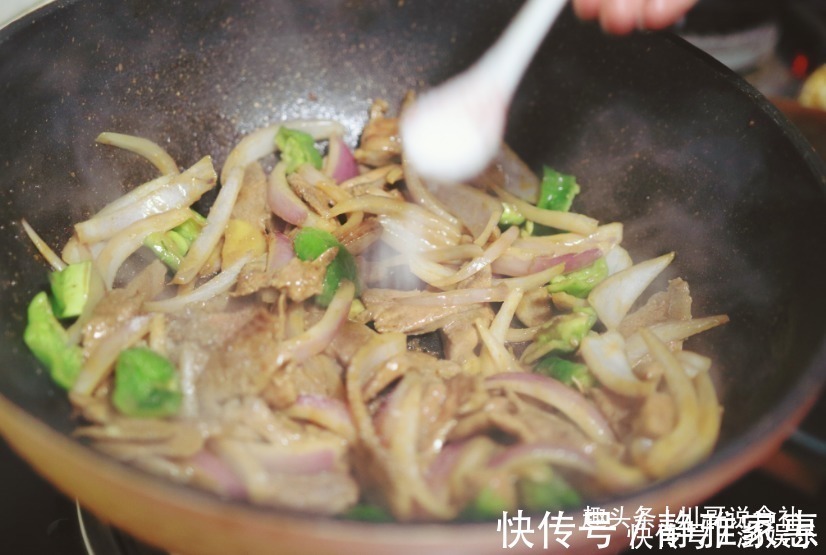 炒猪肝时，最“忌”直接下锅炒，老厨师教你一招，猪肝又嫩又滑