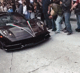 |搞笑GIF:在街头碰到一个妹子,本想上去搭讪,一回头吓我一哆嗦