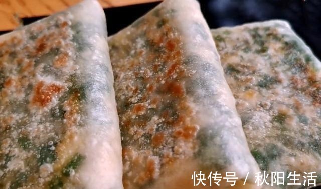 家里有面粉，别再蒸馒头了，试试此做法，上锅一烙，鲜美又下饭