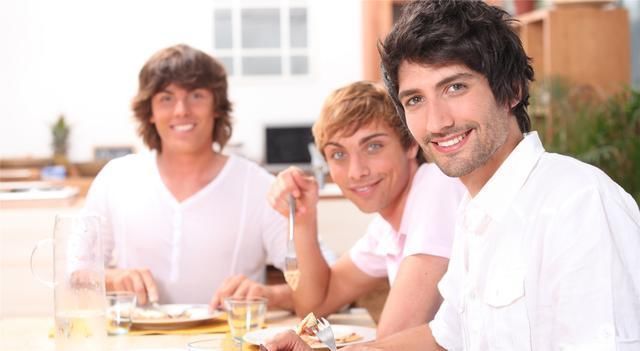 男性|男性衰老时,吃饭期间,往往有3特征,假如没有,恭喜你还年轻