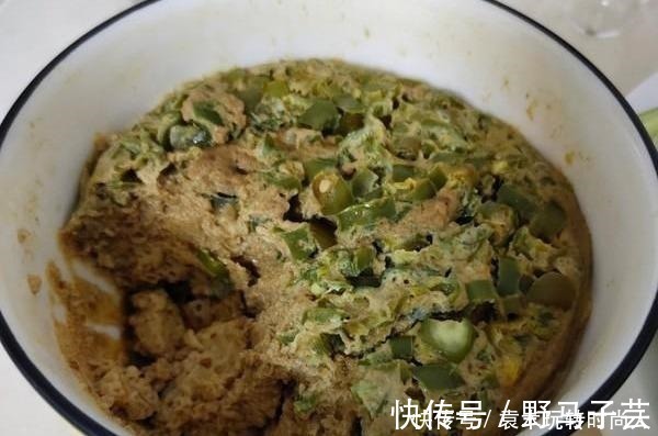 东北人爱吃的“鸡蛋焖子”做法，无需一滴水，咸香微辣，特别下饭