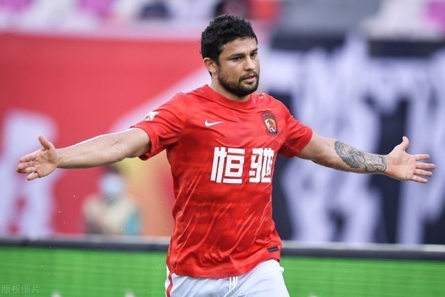 上港|帽子戲法，紀錄加4，11球高居射手榜首，這樣的艾克森不被上港待見