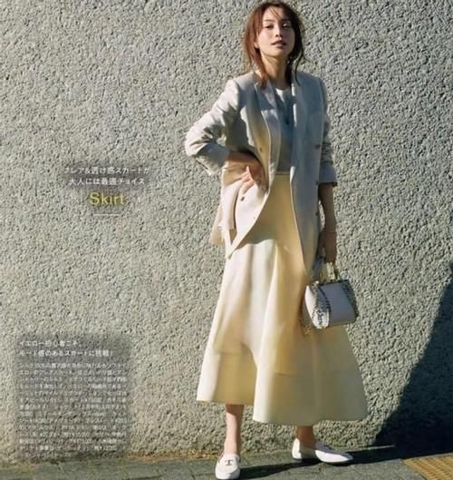 2021开春4大“流行色”来了，照着穿优雅又显贵，谁先穿谁美