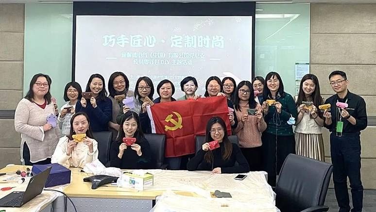  时尚|长风社区白领青年参与“巧手匠心·定制时尚”活动