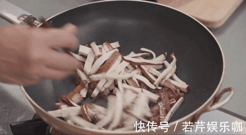 詹姆士|这菜太省心了！随手一炒超级下饭，盘它