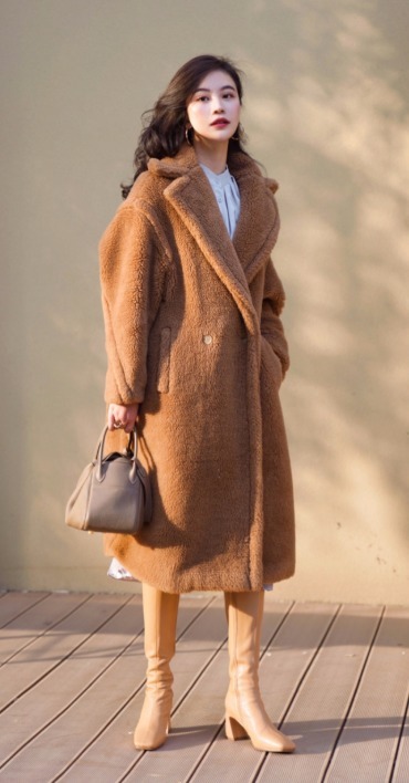 长筒靴|女神博主的穿搭指南,泰迪熊大衣+半身裙高级优雅,气场全开!