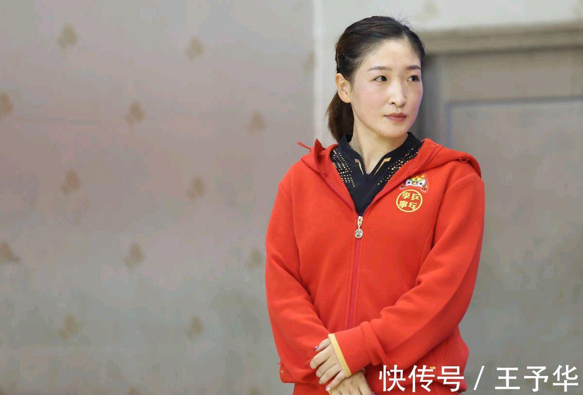 接发球|刘诗雯接发球的技术,面对业余选手的挑战,应该继续提升自己