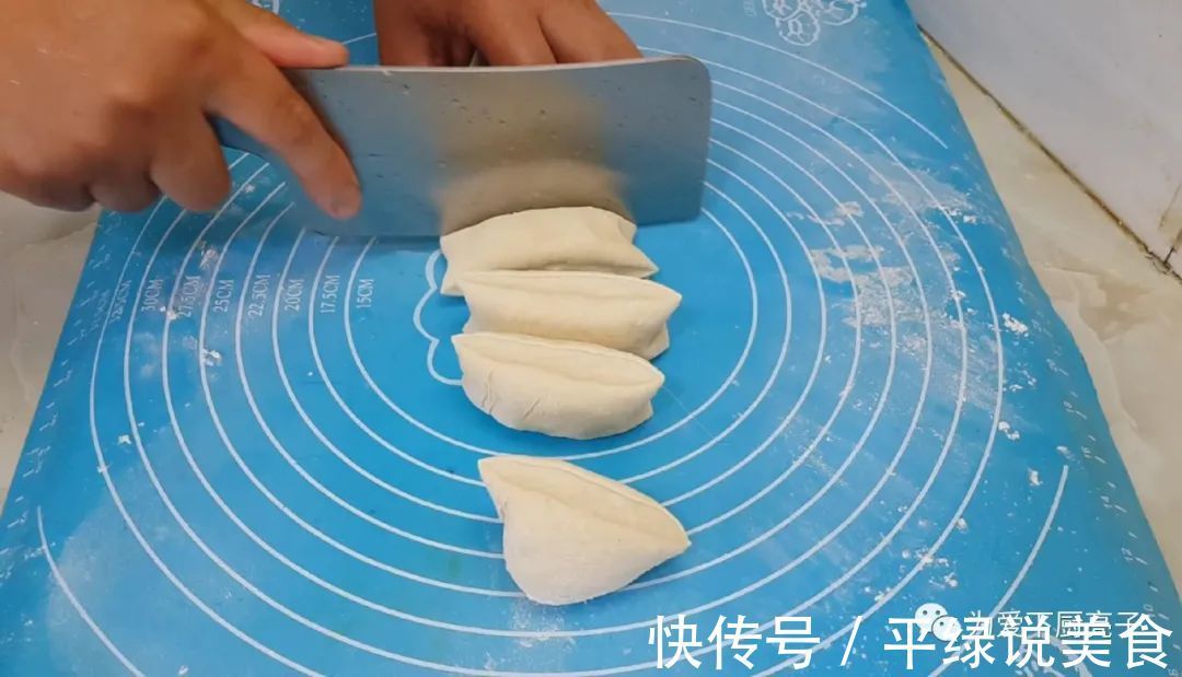 早餐别吃包子油条了,教你一个新吃法,做出好吃的煎豆包,太香了
