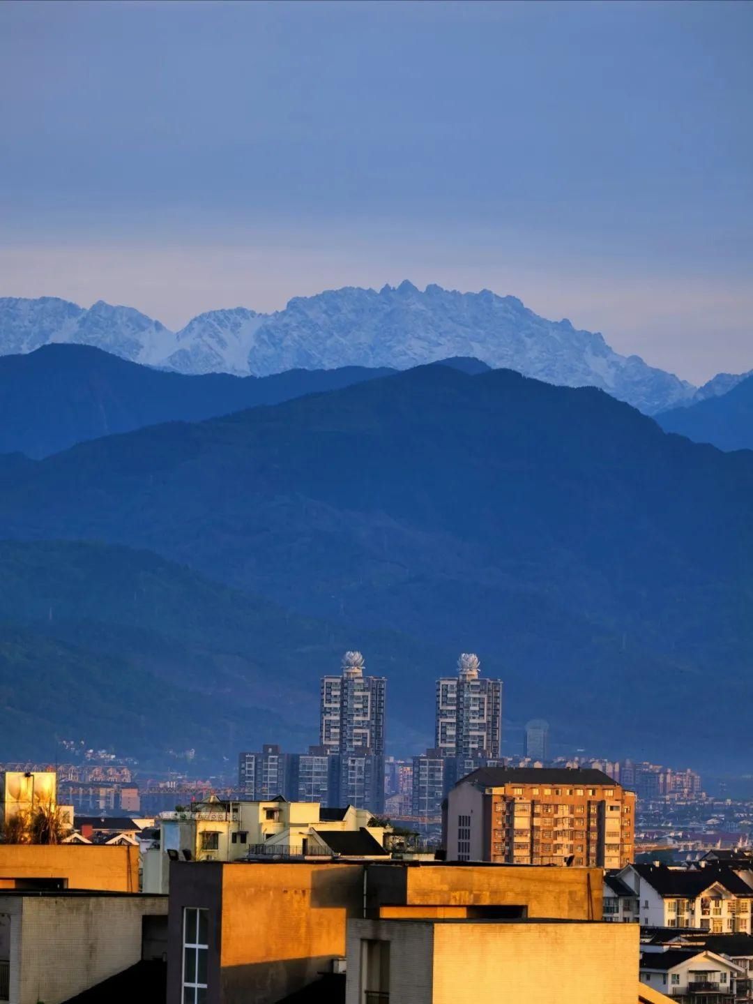 都江堰，住在雪山脚下的美好