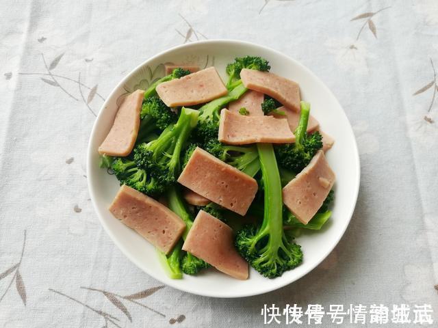 80后爸爸做晚餐,在朋友圈火了,网友:没有对比就没有伤害