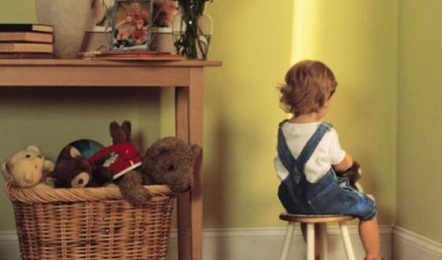 孩子|有一种“耍赖”叫三胞胎兄妹,说好一起长大,妹妹却成大姐大