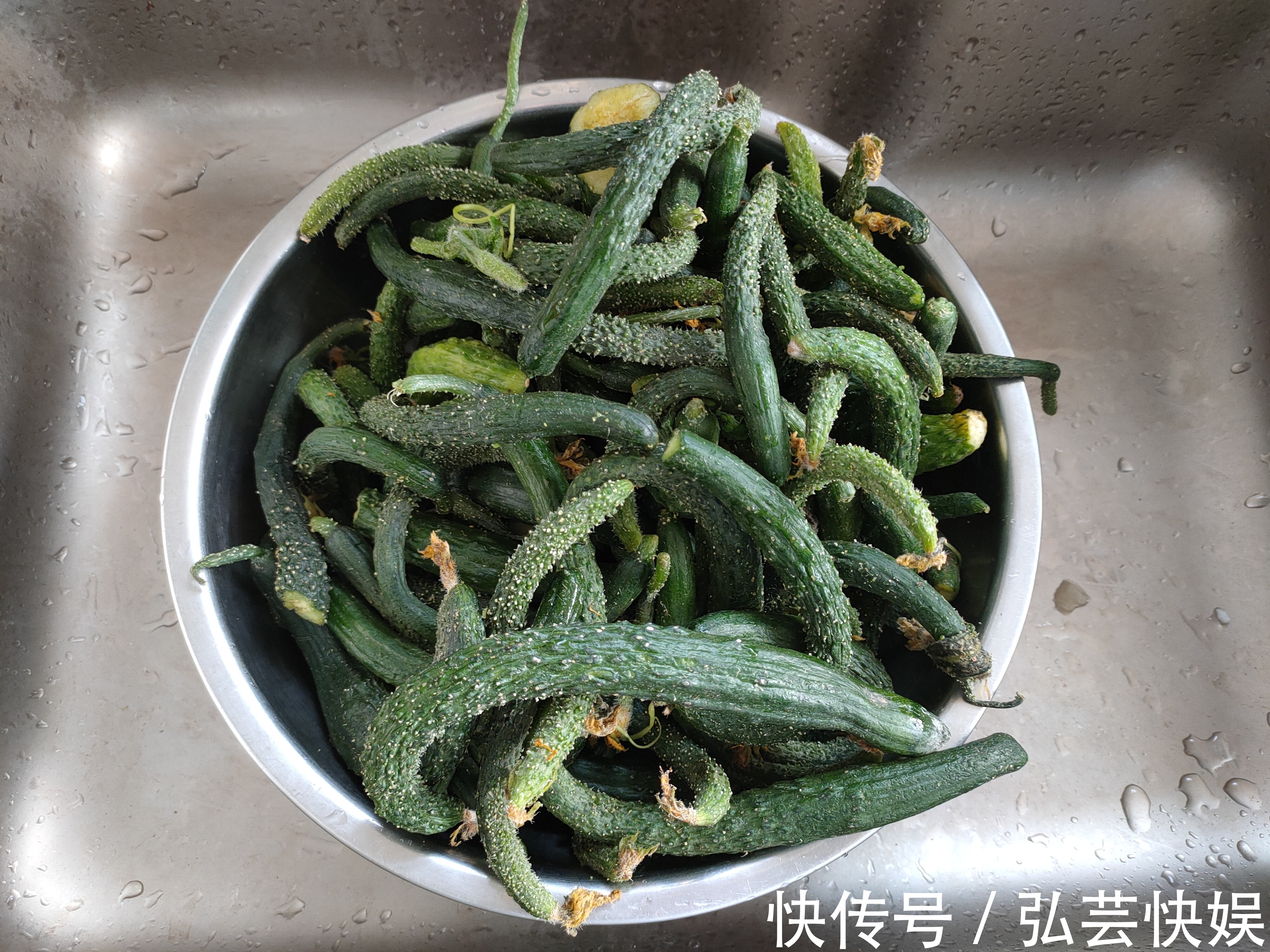 晾干|腌黄瓜咸菜，切记不要“放1样”，婆婆教我的方法，放一年都不坏