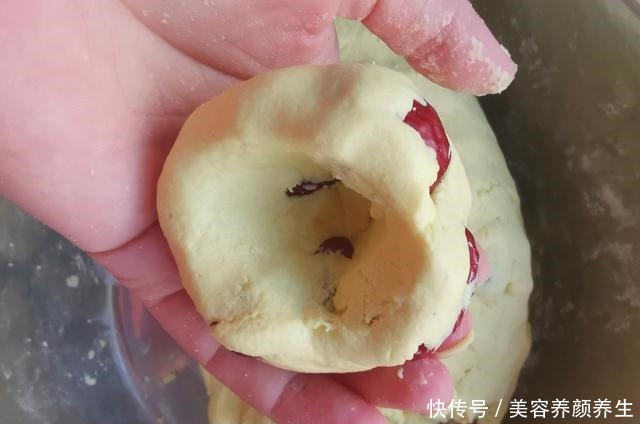 老妈过年总会做一锅它,简单易做喷香软糯特好吃,大人孩子都喜欢!