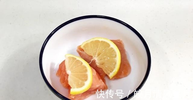 三文鱼|在家做三文鱼鸡肉肠，制作简单，好吃美味！