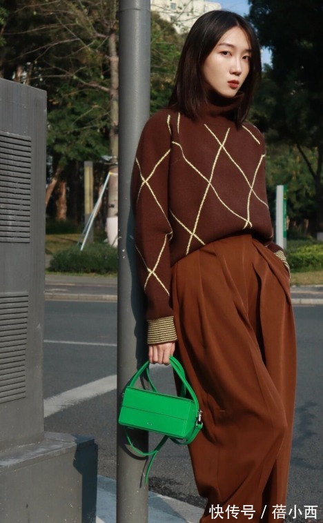 百搭 早春最chic的穿搭法!“毛衣+阔腿裤or西装”,简约百搭且不挑人