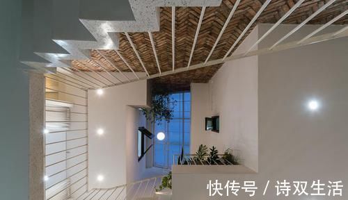 农村|一家3口卖掉城里房子,回农村花2年建栋复式,现在的家又大又舒服