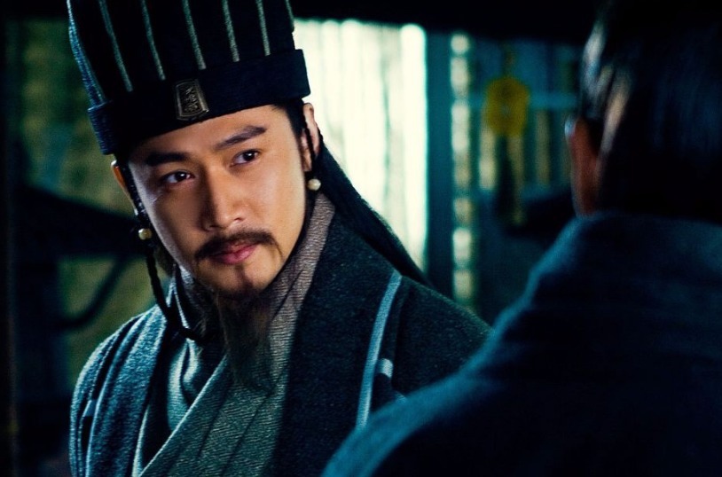 曹操|诸葛亮和曹操权力相同，是诸葛亮太忠心？权力相同环境不同