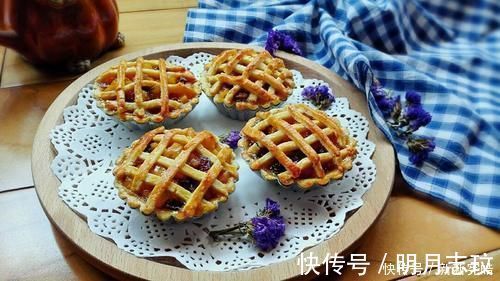 搅拌均匀|这款简单、易操作的苹果派，酸酸甜甜的，全家都喜欢吃