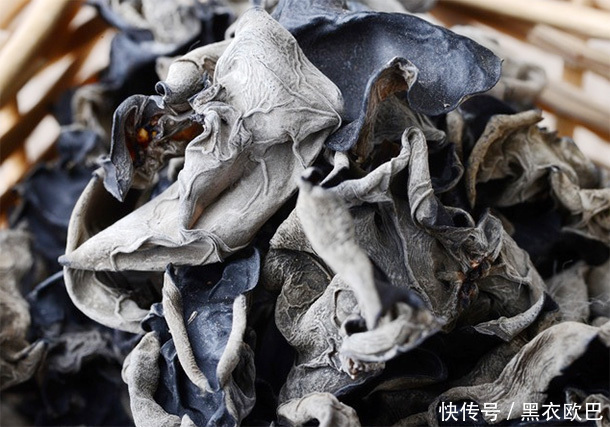 50岁后就“满头白发”多吃天然“染发剂”，头发