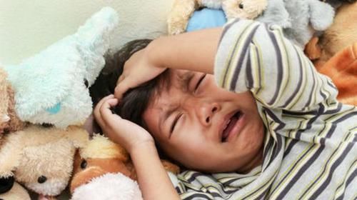 大宝|孩子多大年龄才能吃大人的饭菜？儿科医生：应该分年龄段喂养孩子