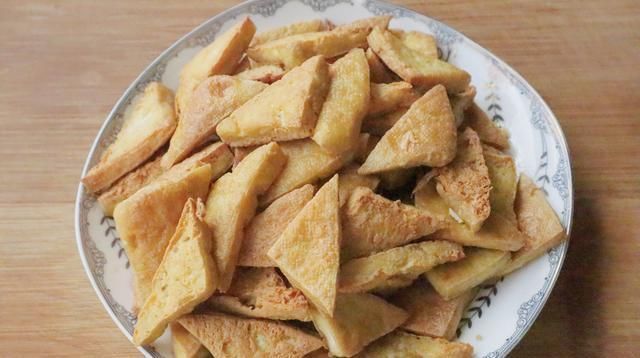 夏天就馋豆腐这个吃法,切一切煮5分钟,出锅连渣都不剩,太好吃