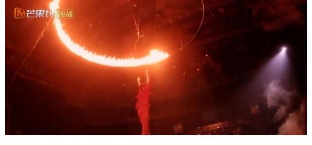 李响火圈舞、林晓峰梁汉文开口跪、张晋撞玻璃，这期《哥哥》好燃