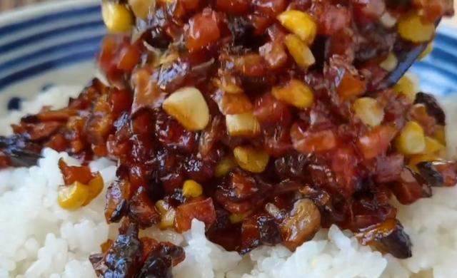 糯米别包粽子了，加2块钱饺子皮，比粽子还好吃，上桌家人抢着吃