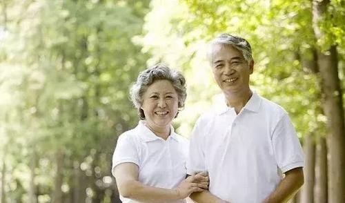 维生素b12|老人预防“脑梗”和“老年痴呆”,合理补充叶酸和B12,效果不错