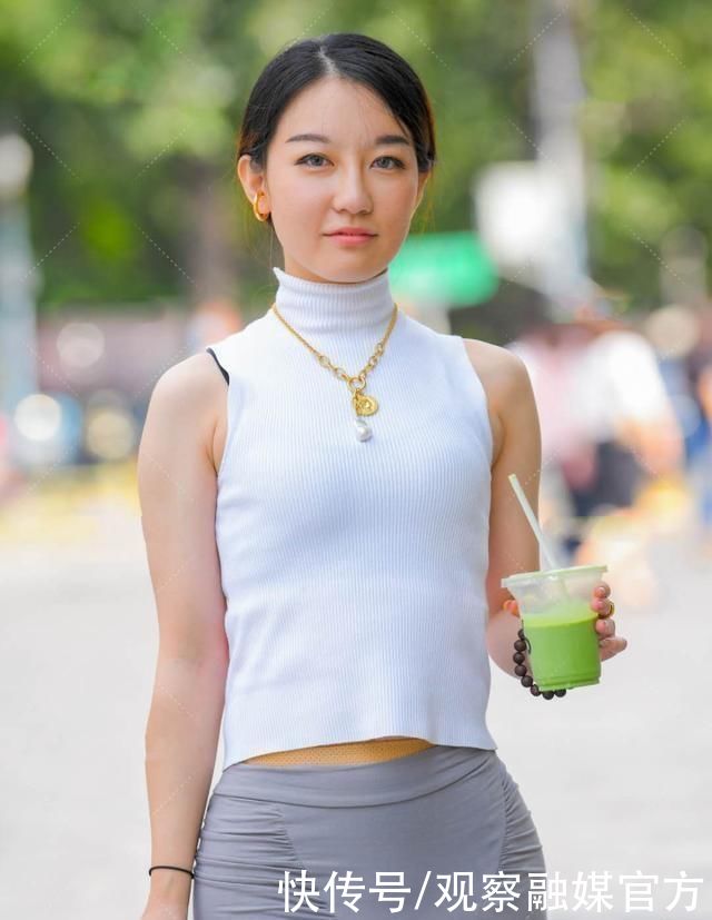 简约|吸睛有范的连衣裙穿搭衬显女性魅力，整体感觉简约而不失精致