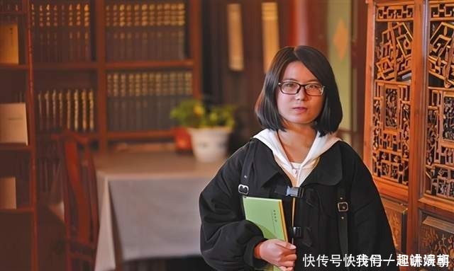 她被北大最冷门专业录取，如今获最高荣誉奖学金，网友：气质女神