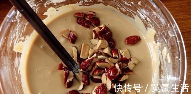 糯米粉|1个鸡蛋,一点糯米粉,这样做出来的年糕吃着过瘾,一口一个