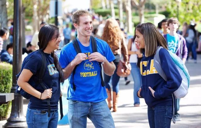 富养女儿|嫌1万生活费不够花,网上骂爸爸的23岁女生回应:已经与爸爸和解