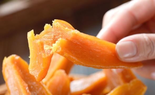 红薯|教你一个快速做红薯干的方法,不用晾晒,简单几步轻松搞定,好吃