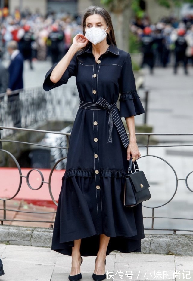 连衣裙 被西班牙王后的气质惊艳到了,穿衬衫连衣裙真优雅,有白发也不怕