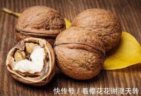 补脑|吃核桃的妙用一览，两类人平时尽量不要食用核桃，你在其中吗