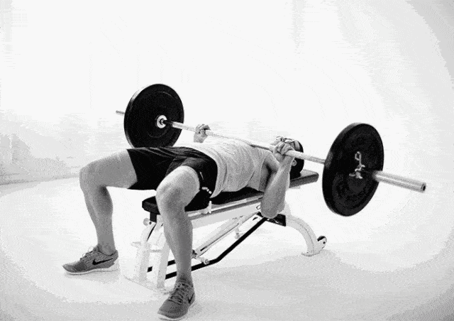 动作|如何打造饱满厚实的胸肌？做好这4种动作，全面提升胸肌训练效果