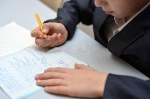 名字|宝爸姓“吉”,护士手滑打错宝宝名字,爸爸看后乐了:就它了