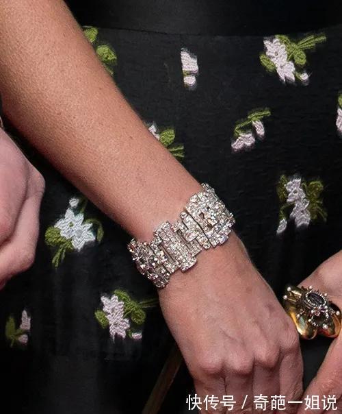 王室|39岁凯特八面玲珑,多次借戴铁公鸡女王私藏珠宝,卡米拉成透明人