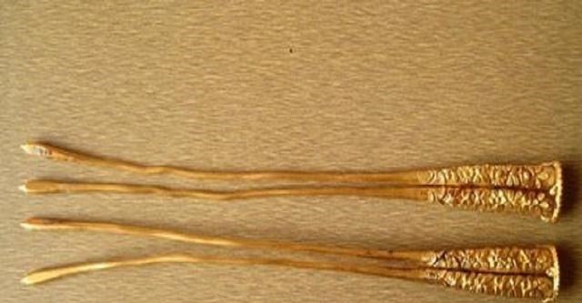 头上的钗子决定女子的地位,贵妃的是金钗,皇后的叫什么