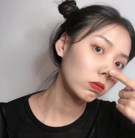 女孩将这“3动作”当习惯,鼻子会越来越立体,连校花也会羡慕你