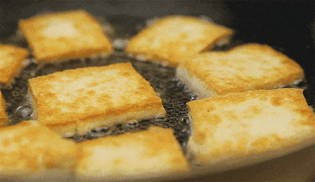 食用盐|无论煎鱼还是煎豆腐，别再直接下锅！只需一招，嫩滑不粘锅还完整