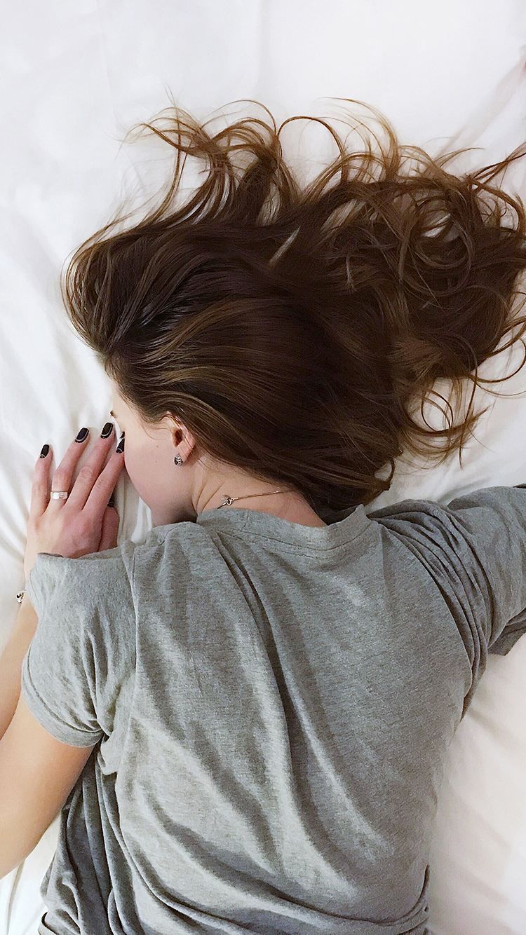 醒来|你还在“散头发”睡觉多数女生做错了,醒来变成“鸡窝女孩”