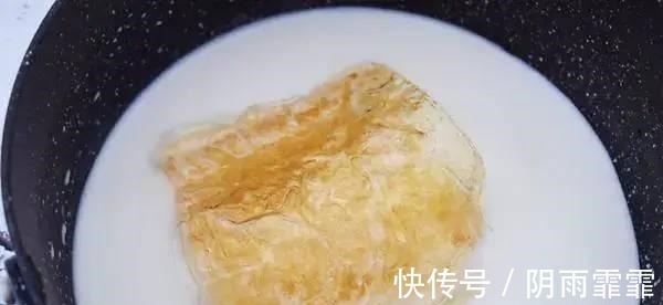 酸奶草莓冻这样做！简单4步不蒸不烤，一个奶锅就能做！