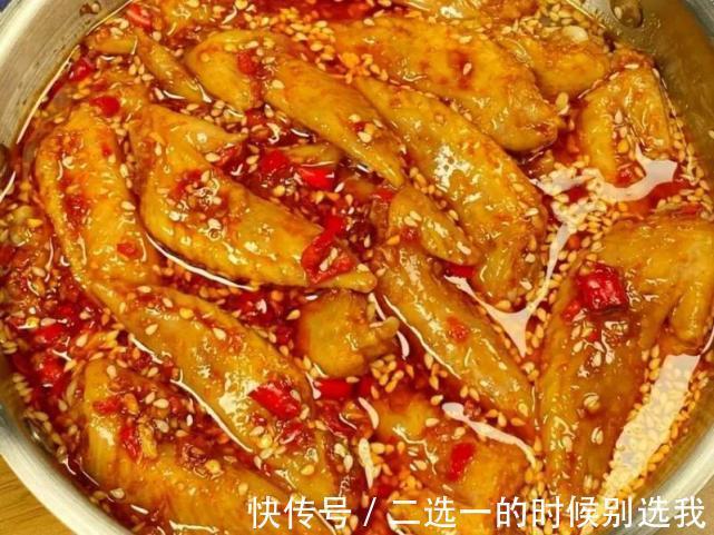 香哭的蒜香鸡翅尖,跟小吃摊阿姨要来的配方