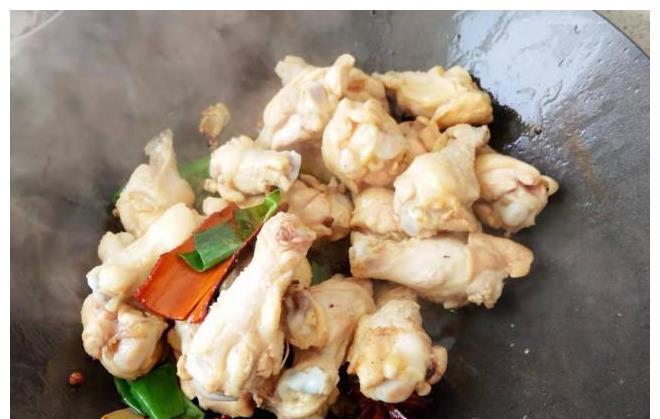 美味|入口即化肉质鲜嫩的卤鸡翅根，做法简单又美味，老公孩子抢着吃