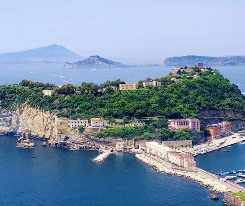 那不勒斯，一座火山旁的古老城市，风光绝美却危机四伏