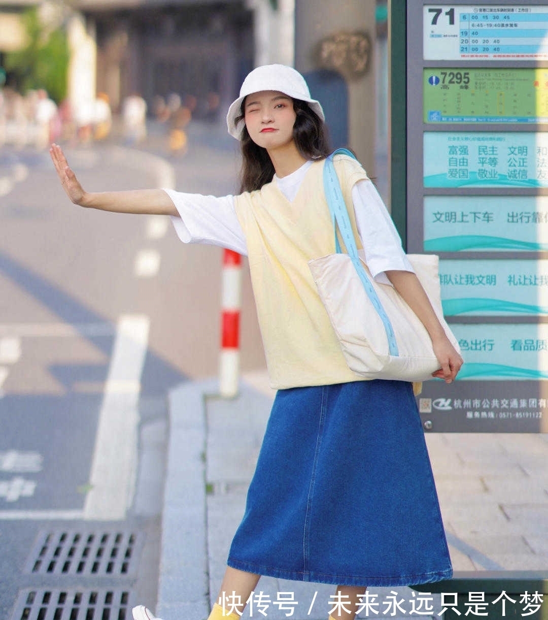 治愈系|夏季,3、40岁女人的治愈系风穿搭,遮肉显瘦,关键还时髦上档次