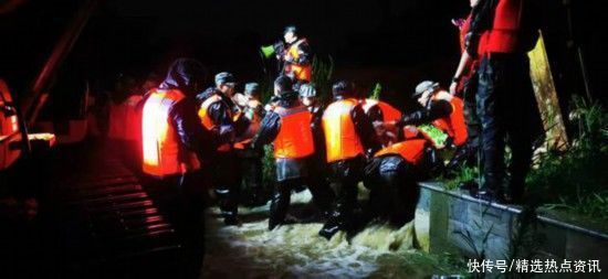 冲锋舟|河南多地暴雨，武警官兵紧急抗洪抢险