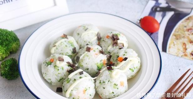 西兰花里|小清新饭团,米饭加西兰花,包沙拉馅,一口一个超满足