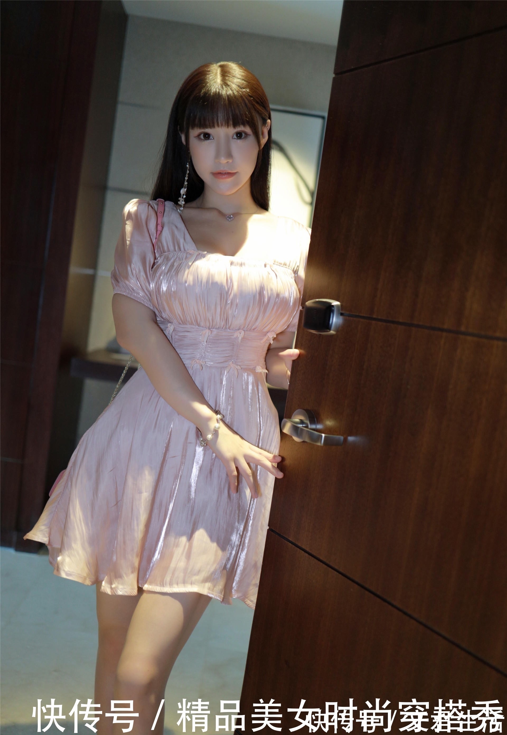 小姐姐 粉色少女系连衣裙,甜美又温暖满满的温柔味道,减龄又时尚